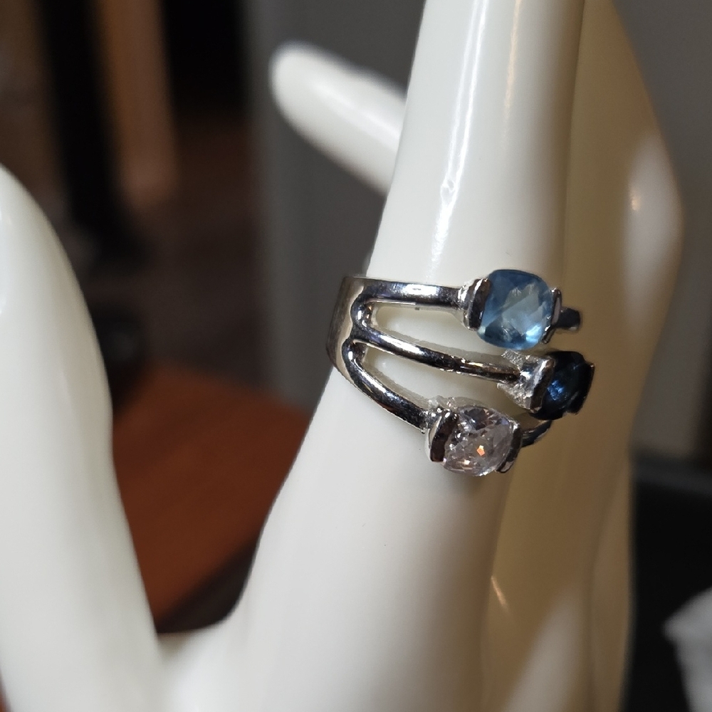 Elegant Silver and Blue Stone Ring Set - Picture 4 of 5